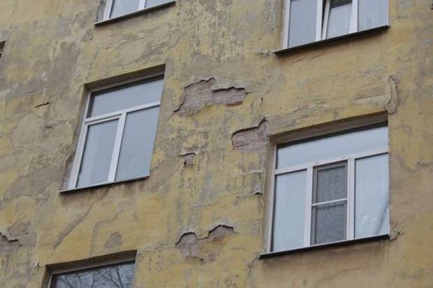 Петербуржцы добились ремонта разрушенного фасада на улице Гончарной