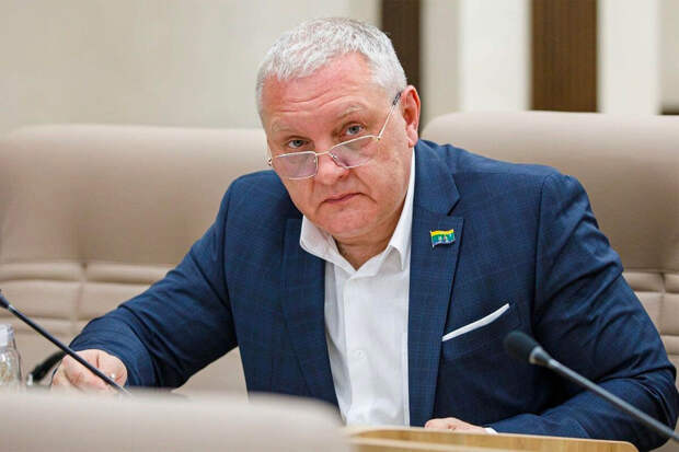 Baza: депутат из Екатеринбурга Колесников устроил ссору с вице-мэром Корюковым