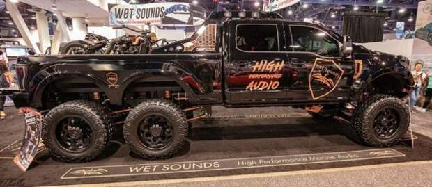 Автомобили на тюнинг-шоу SEMA 2018