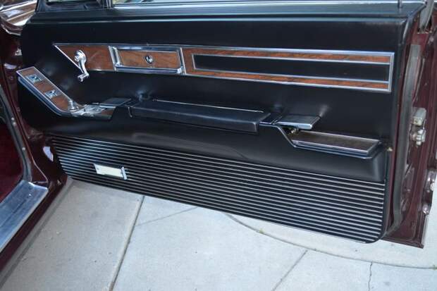 Редкий Imperial Crown Coupe 1967 года продают на аукционе (69 фото)