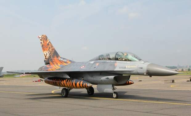 Турецкий истребитель F-16D. Довольно неплохой самолет, хотя и заметно менее опасный, чем Су-35 / ©Wikimedia Commons