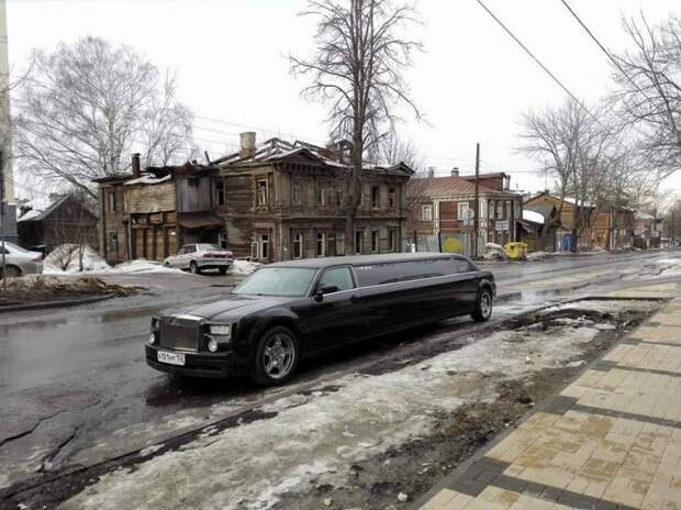 Идеальный пейзаж для лимузина авто, бедность, богатство, контрасты, россия, фото, юмор
