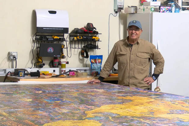 В США мужчина собрал самый большой в мире пазл с помощью 8-летней внучки