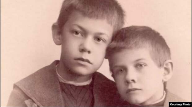 Григорий и Михаил Гнесины в детстве.