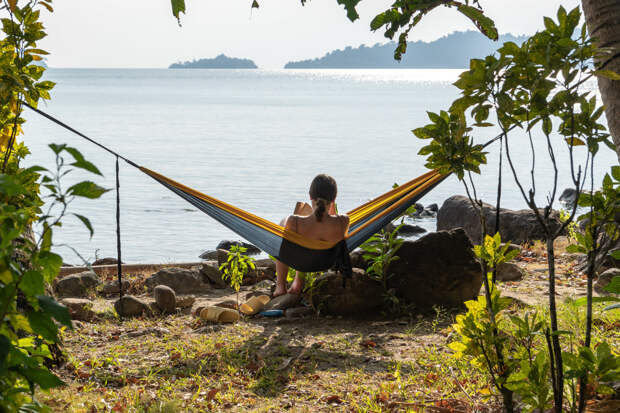 Война вокруг Ирана ударила по туризму в целом ряде стран. Куда теперь безопасно летать россиянам и что будет с ценами?