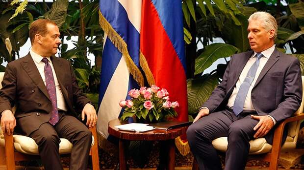 Медведев отказал в безвозмездной помощи Кубе 