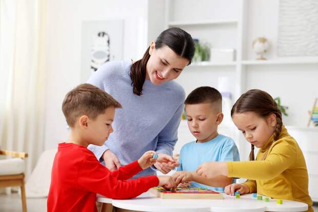 Что такое методика Монтессори? Главные принципы, польза для развития ребенка, плюсы и минусы системы