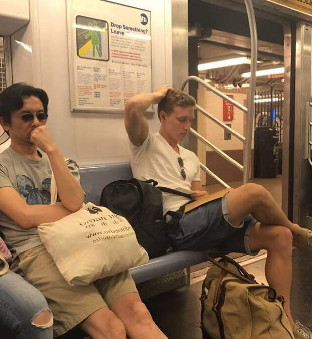Аккаунт в Instagram, который посвящён читающим парням
