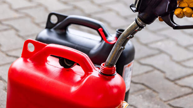 В Подмосковье запретили продажу бензина детям