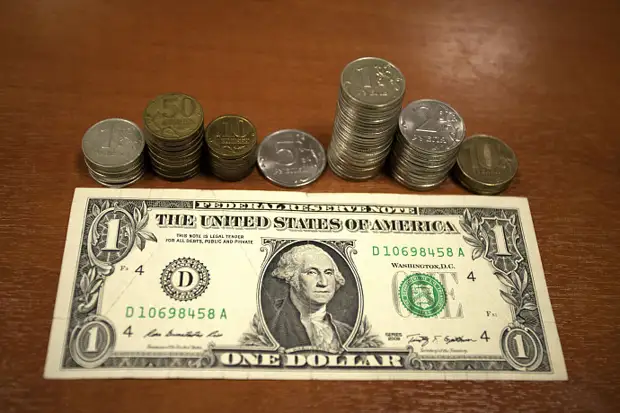 ЦБ разрешил россиянам покупать валюту в банках с 18 апреля