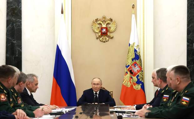 В Кремле обновили состав командующих войсками военных округов