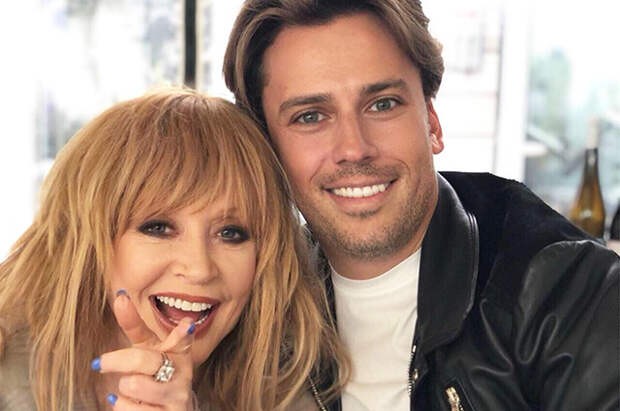 За столиком в любимой кафешке: Алла Пугачева, Максим Галкин и другие звезды на открытии кафе Валентина Юдашкина