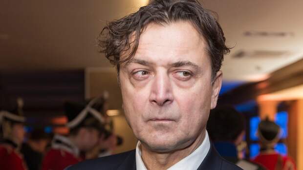 «В голову не беру»: как фраза 10-летнего Саши Лазарева стала мемом во МХАТе, а сам он — главным режиссером Театра армии