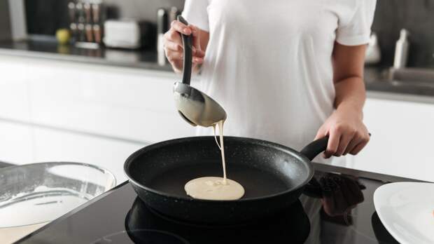 Не все коту Масленица: как выбрать идеальную блинную сковороду