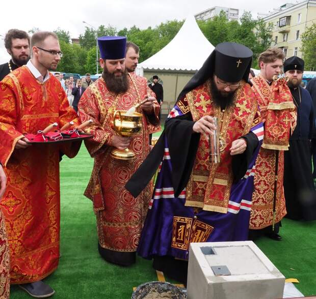 Чин освящения совершил управляющий СевероВосточным викариатством архиепископ Матфей
