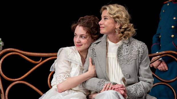 Сделать так, чтобы герой ожил на сцене