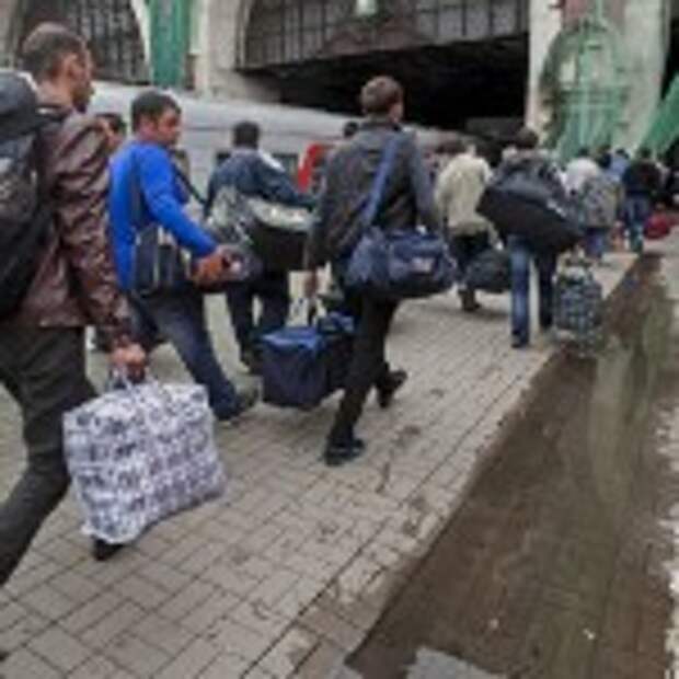 Массовое бегство украинцев от беспредела: харьковчане пакуют чемоданы и едут в Россию