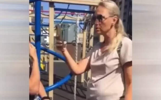 Выгнавшая с детской площадки детей-инвалидов настаивает на своей правоте