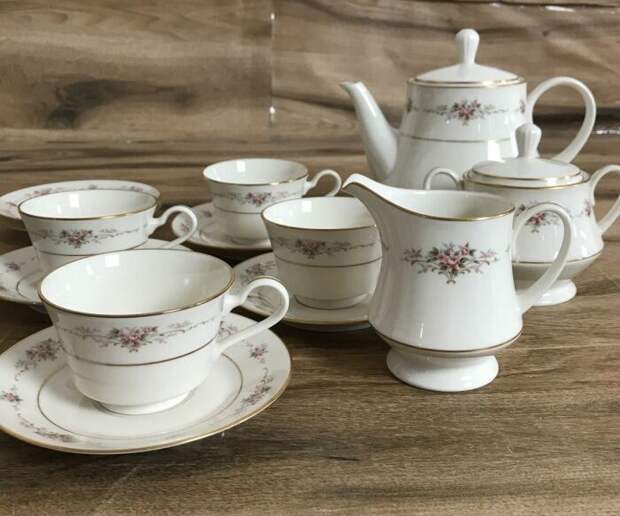 В Советском Союзе о там сервизе мечтала практически каждая хозяйка. \ Фото: auctions.afimg.jp. В Советском Союзе о там сервизе мечтала практически каждая хозяйка. \ Фото: auctions.afimg.jp.
