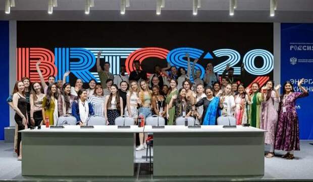 На выставке-форуме «Россия» прошла торжественная церемония закрытия VII Международного Фестиваля театральных школ стран БРИКС+