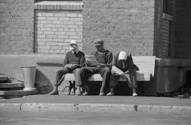 Перерыв во время рабочего дня. СССР, Москва, 1961 год.
