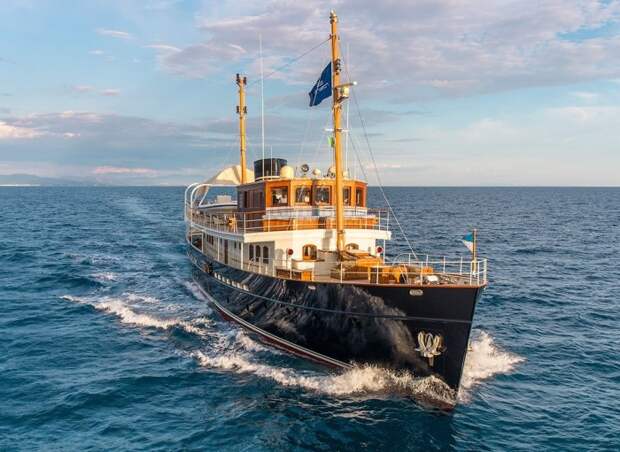 Яхта Taransay выполнена в «классическом» стиле 1930-х годов.