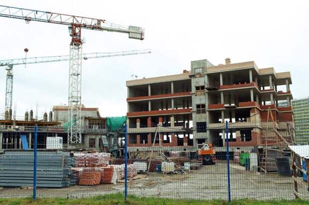 В Смольном решили бороться с социальными недостроями