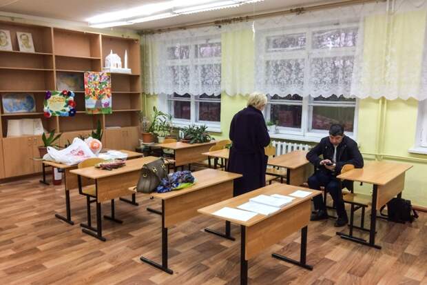 В Горках Ленинских детей после каникул не пустили в их школу. Ее внезапно закрыли на ремонт на несколько лет. Видео фото 7