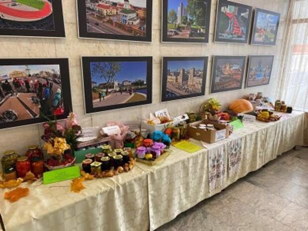 В УК ´Центр досуга и творчества г. Бобруйска подвели итоги выставки-конкурса ´Плоды родной земли мы дарим людям´.