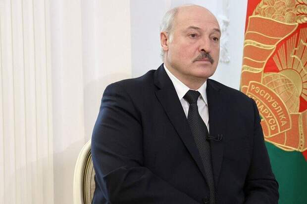 «На колени мы не встанем»: Лукашенко о «войне» Польши с мигрантами