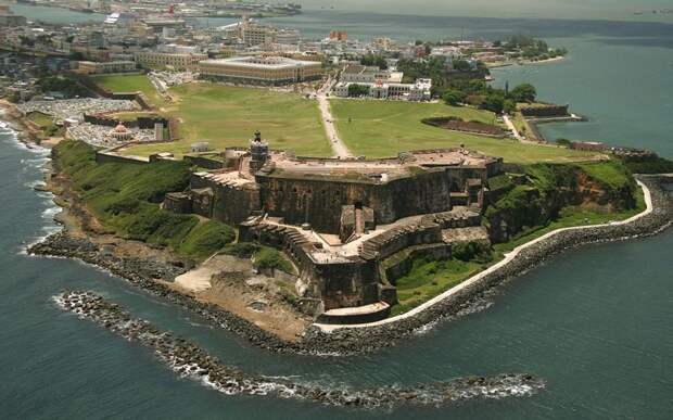 Эль-Морро (на фото) – колониальная крепость, возведенная испанцами в 1589 году для защиты бухты Гаваны от британцев интересное, крепости, мир, путешествия, укрытия, факты