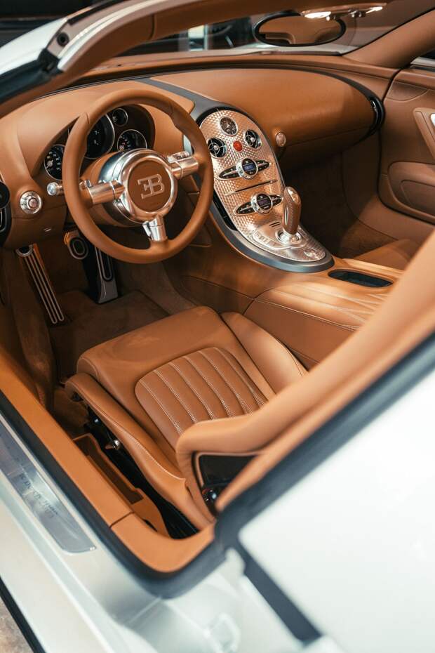 Первый прототип гиперкара Veyron Grand Sport 2008 года выпуска