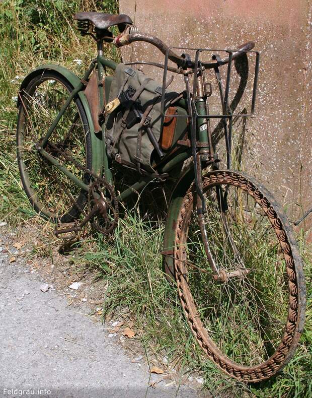 По велосипеду без резиновых \ каучуковых колёс. (Victoria)