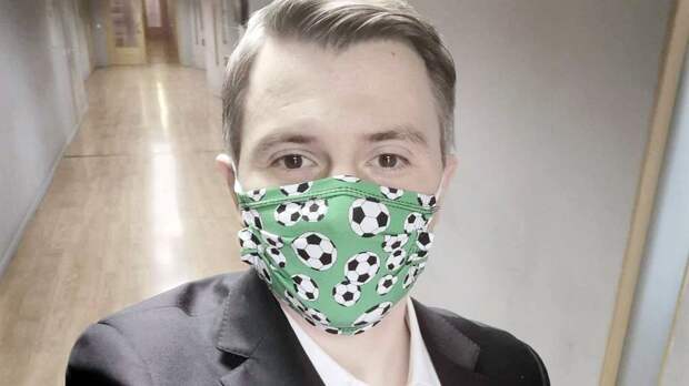 «Не отпускает». Комментатора Стогниенко с коронавирусом госпитализировали в больницу в Коммунарке