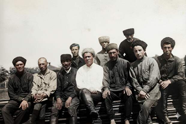 Группа черкесских мужчин. Западный Кавказ