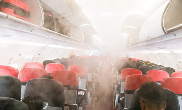 Туман в самолете: пилот объяснил, почему не стоит беспокоиться когда он появляется