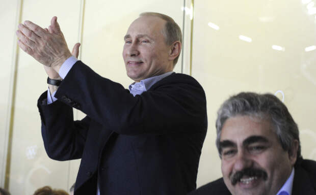 Путин стоя аплодирует нашим патриотам – украинский политолог Путин стоя аплодирует нашим патриотам – украинский политолог