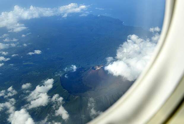 Вулкан Тятя (Чача-Напури, Тятя-яма) на острове Кунашир