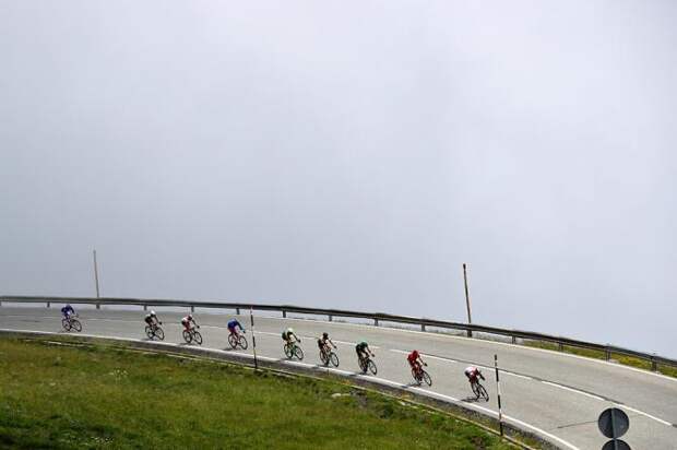 Отрыв, спускающийся от Эскальдеса-Engordany(фото: Getty Images Sport)