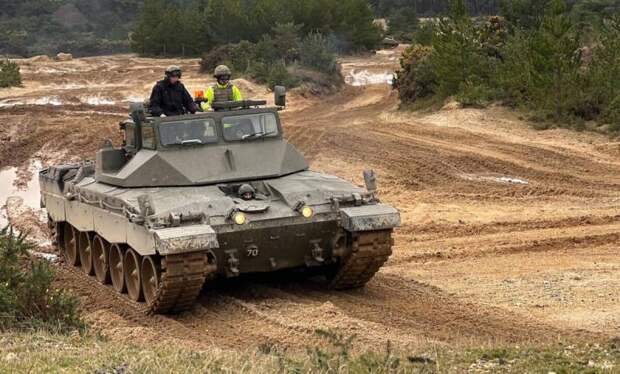 Британское Минобороны завершило подготовку украинских танкистов управлению танками Challenger 2