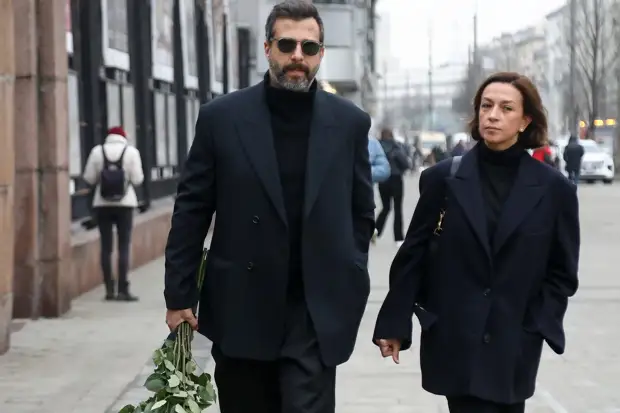 почему навальной не было на похоронах. почему навальной не было на похоронах. похороны бориса немцова. смерть навального. похороны юлии началовой в гробу.