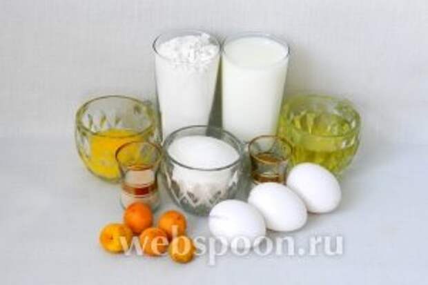 Для приготовления сдобных пирогов возьмём муку, кефир, дрожжи, яйца, сахар, подсолнечное масло, растопленное сливочное масло, ванилин, соль, абрикосы для начинки.