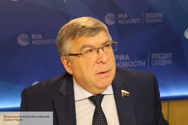 В Совфеде уличили КПРФ в наплевательстве на труд врачей из-за митингов в городах РФ