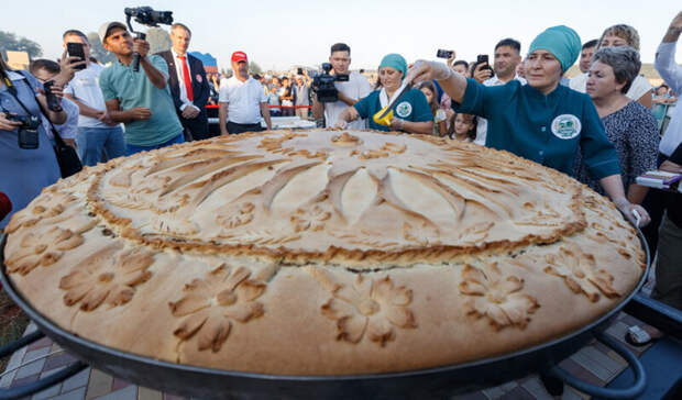 В Татарстане испекли самый большой в России бэлэш