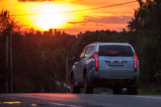 Сохранил ли новый Mitsubishi Pajero Sport свою суровость и страшно ли на нем заезжать в глушь. Фото 8