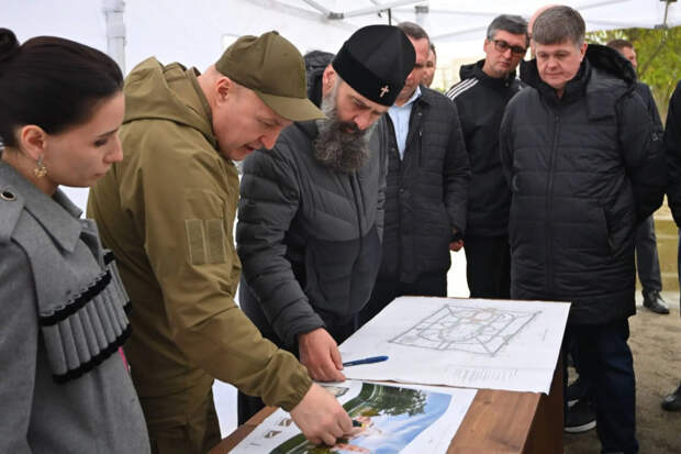 Глава Адыгеи поставил задачи по благоустройству сквера возле кафедрального собора в Майкопе