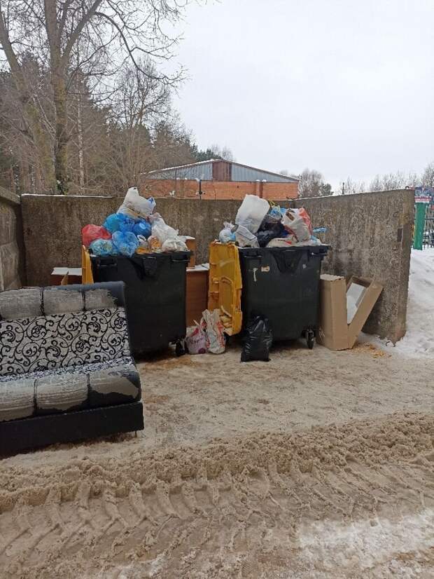 Смолянам рассказали, куда выбросить старую мебель