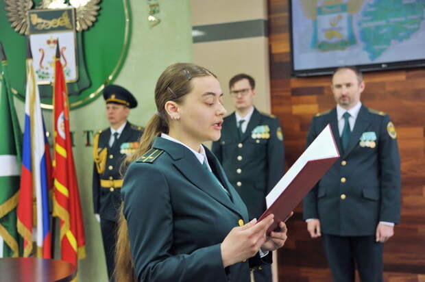 В Смоленской области сотрудницы таможни приняли присягу