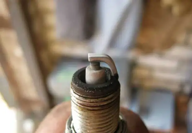 Даже свечи могут быть проблемой вибрации. /Фото: autoflit.ru. Даже свечи могут быть проблемой вибрации. /Фото: autoflit.ru.