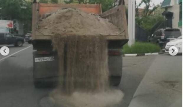 В январе надо было: во Владивостоке в июне дорогу посыпали песком